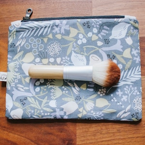 Bolsa de maquiagem com estampa floral e verde da primavera