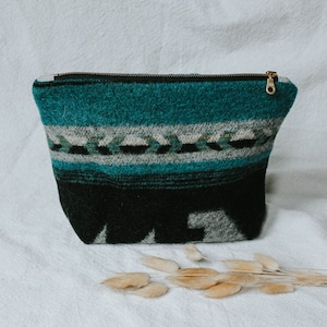 Bolsa grande de maquillaje de lana / Diseño del suroeste en azul, gris, verde y negro