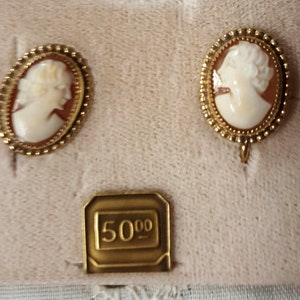 Vintage 1970&#39;s AMCO 14kt Gold Overlay Shell Cameo Screw Back Earrings New On Card New Old Stock NOS
