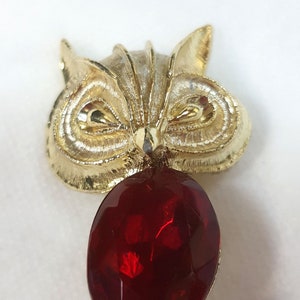 1970&#39;s Red Rhinestone OWL Pin