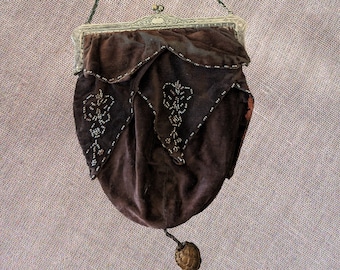 Bolsa de mariposa bordada con cuentas cortadas en acero y marco de placa plateada de terciopelo antiguo