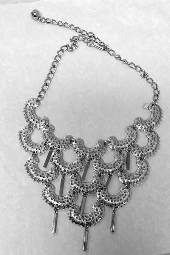 1977 Sarah Coventry "CHARISMA" Silver Tone Statement… Gem