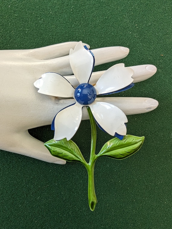 1960's White and Blue  Enamel Daisy Flower Pin Bro