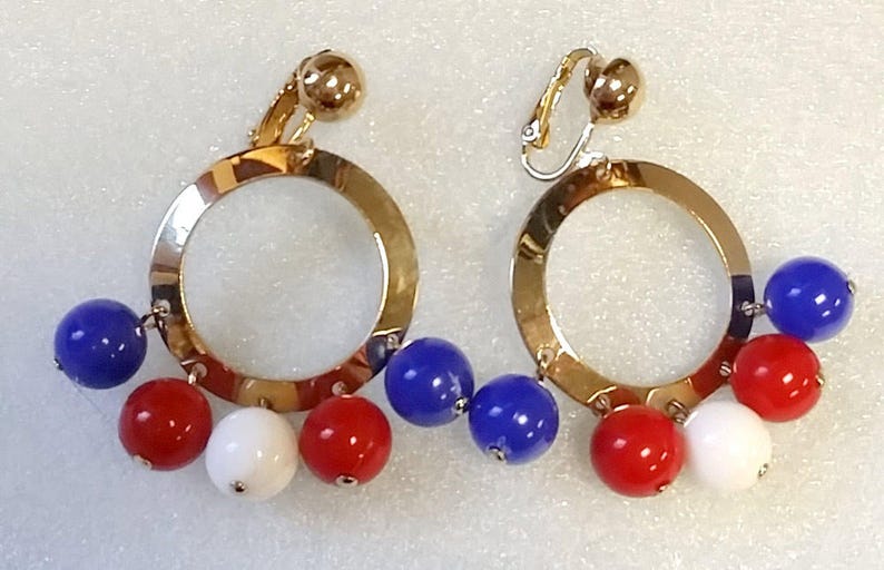 1971 Sarah Coventry CARNIVAL Goldtone Red White /& Blue Clip Back Earrings NOS
