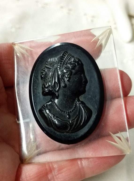 1950s Carved Clear Lucite Black Cameo Right Facin… - image 4
