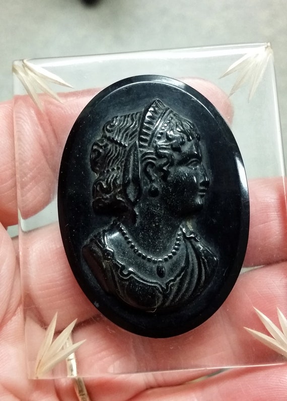 1950s Carved Clear Lucite Black Cameo Right Facin… - image 3
