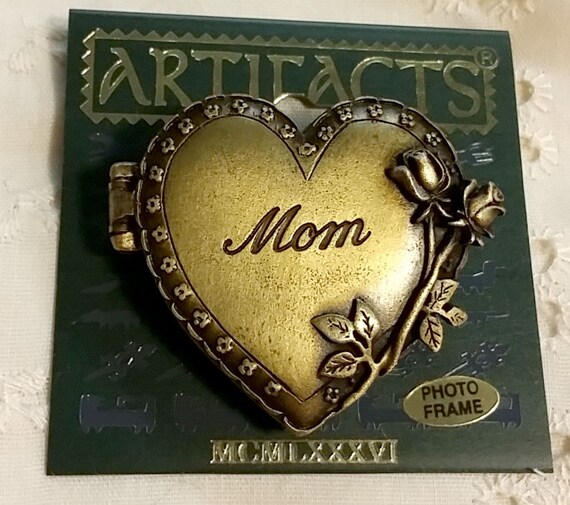 Vintage JJ Artifacts Brass Mom Heart Photo Frame Pin Brooch New on Card 1986 Locket Brooch Heart Locket Pin