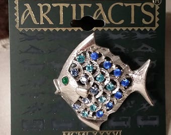 JJ Artifacts Silvertone Blue Rhinestone Puff  Fish Pin Brooch NOS New on Card 1986