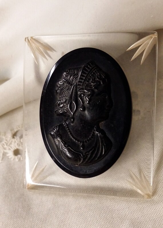 1950s Carved Clear Lucite Black Cameo Right Facin… - image 5