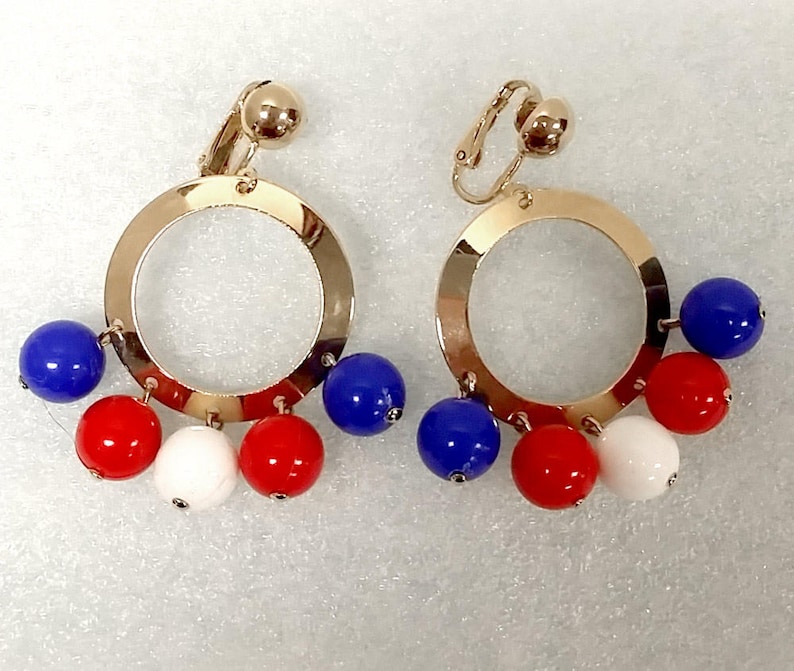 1971 Sarah Coventry CARNIVAL Goldtone Red White /& Blue Clip Back Earrings NOS