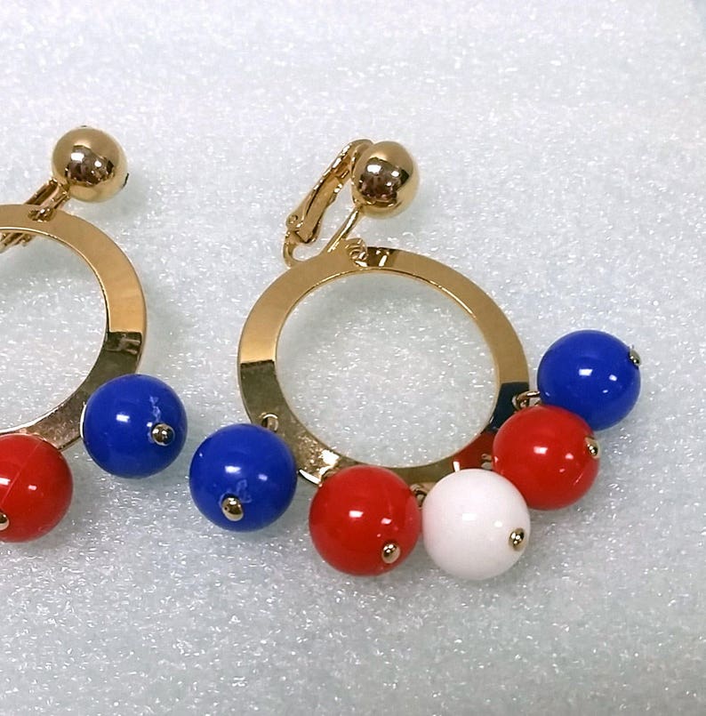 1971 Sarah Coventry CARNIVAL Goldtone Red White /& Blue Clip Back Earrings NOS