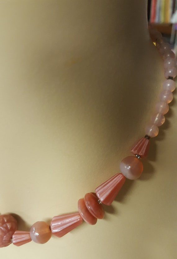1920's Deco Pink Opalescent Molded Glass Bead Cho… - image 9