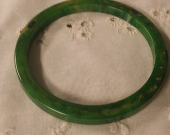 Vintage Bakelite Bangle Bracelet Creamed Spinach Green Yellow Bakelite Spacer Bracelet