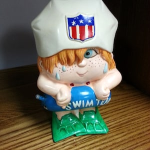 1979 Enesco Susie Splash Sparkasse Keramikfolie Etikett Original Stecker