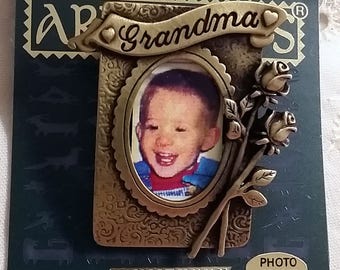 Vintage JJ Artifacts Brass Grandma Photo Frame Pin Brooch New on Card 1986