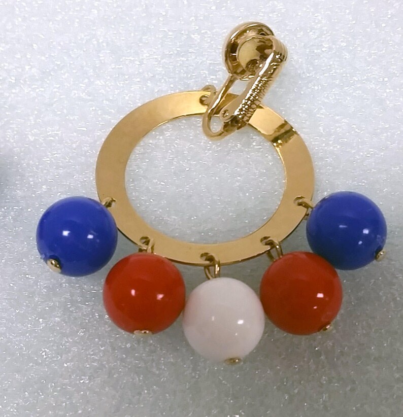 1971 Sarah Coventry CARNIVAL Goldtone Red White /& Blue Clip Back Earrings NOS
