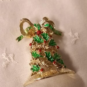 Vintage Gerry's Christmas Bell Pin Shiny Gold Tone Green Enamel Red Holly Berries 1970s image 7