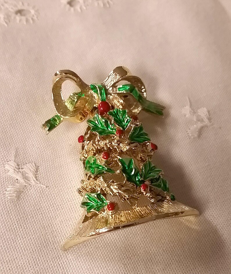 Vintage Gerry's Christmas Bell Pin Shiny Gold Tone Green Enamel Red Holly Berries 1970s image 7