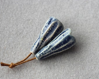 paire de longues cloches en céramique, perles de terre, perles coupes rustiques, composants faits main pour la fabrication de bijoux, ensemble de perles en céramique artisanales