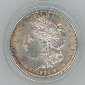 1896-P Morgan zilveren dollar getinte BRILLINT UNCIRCUALTED (BU) -zeldzame munt