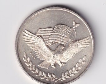 Vintage-1981 Silver Trade Unit 1 oz .999 Fine Silver Round American Eagle US Flag- (02)