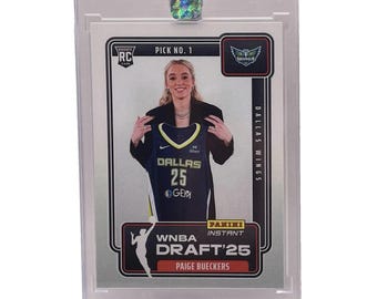 Tarjeta de novato de la noche del draft de Paige Bueckers de la WNBA #DN-1 de Panini Instant 2025 RC