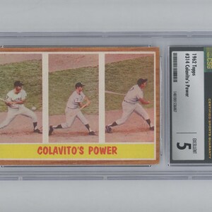 Puede incluir: Una tarjeta de béisbol Topps de 1962 con una foto del jugador de béisbol Rocky Colavito en acción. La tarjeta está calificada como "Excelente" por CSG y tiene una calificación de 5. La tarjeta presenta el texto "Colavito's Power" y el número de tarjeta "#314".