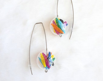 Pendientes contemporáneos Pendientes de vidrio Pendientes minimalistas Pendientes inusuales Pendientes arco iris modernos Pendientes de declaración Pendientes colgantes