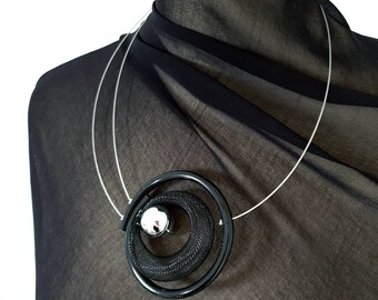 Statement ketting Moderne ketting Bib ketting Hedendaagse sieraden Avant garde ketting Mesh ketting Bijzondere ketting Kunst ketting
