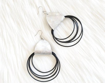 Boucles d'oreilles tendance Boucles d'oreilles pendantes Grandes boucles d'oreilles Boucles d'oreilles populaires Boucles d'oreilles contemporaines Boucles d'oreilles insolites Boucles d'oreilles modernes