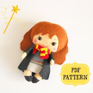 PDF tutorial to make a felt Wizard girl, Felt witch caracter, Easy sewing felt pattern, Magic felt, Felt doll pattern, Felt ornament pattern