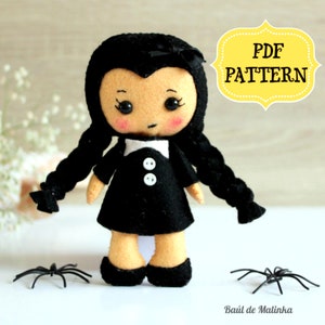 Mercoledì bambola Addams Modello Felt Wednesday Bambola gotica Bambola carina e inquietante Tutorial bambola tascabile in feltro Bambola Felt Wednesday Modello di cucito facile