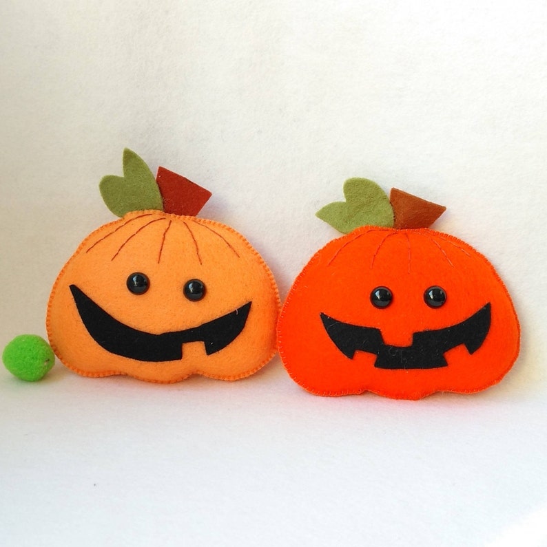 Halloween felt ornaments Pumpkin pattern DIY felt ornament Halloween Tutorial easy pattern Halloween felt pumpkin ornament PDF felt pattern image 4