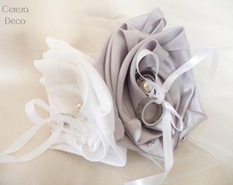 Porte-alliances fleur mariage blanc gris coussin alliance original,porte-alliances fleur,bouquet enfant honneur,mariage gris blanc