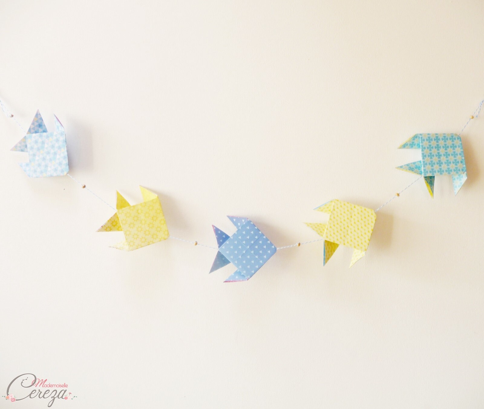 Guirlande Poissons Décoration Chambre Enfant Jaune Bleu Personnalisable Fabrication Française en Pap