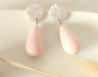Boucles d'oreille perle goutte rose pâle style vintage | bijou minimaliste