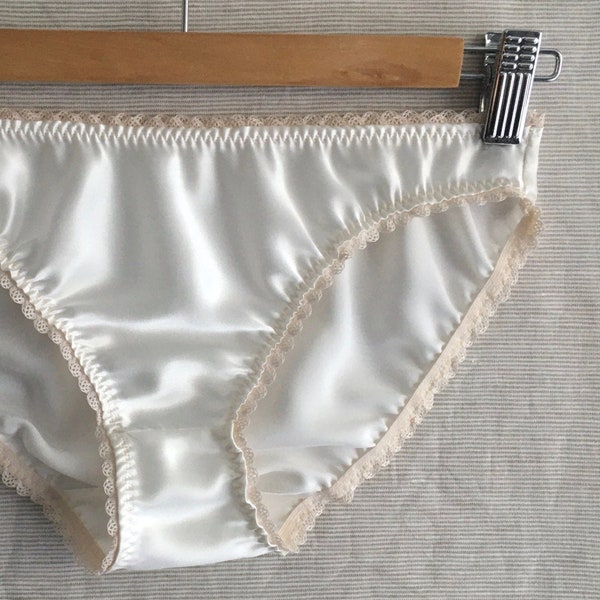 Bridal Silk Panties Gift Box / White Wedding Lingerie / Ivory Satin Pantie / Womens Knickers / Bridesmaid Panty / Pure Silk Bikini Brief