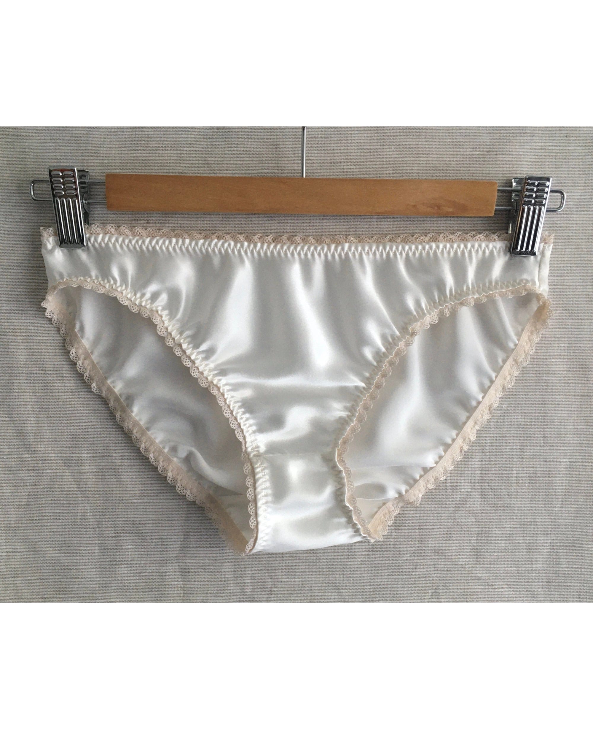 Bridal Silk Panties Gift Box / White Wedding Lingerie / Ivory Satin Pantie  / Womens Knickers / Bridesmaid Panty / Pure Silk Bikini Brief 