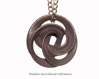 Trefoil pendant necklace 1.5 inches (4 cm)