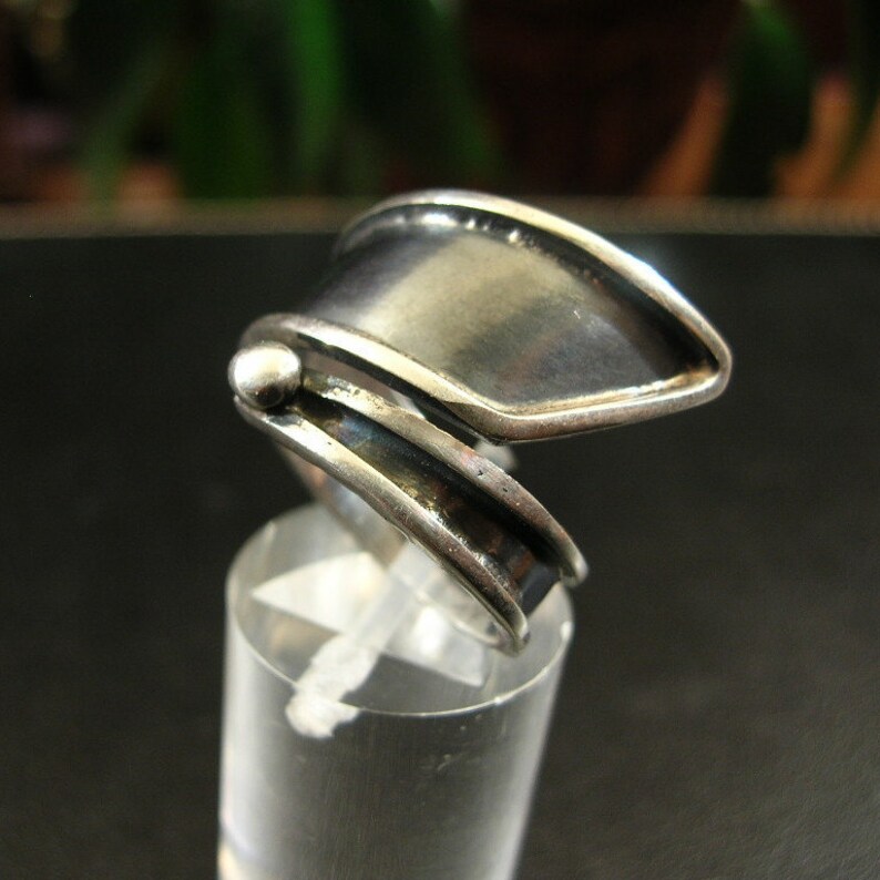 Vintage Contemporary wrap around Mexico ByPass Sterling Silver Ring