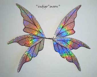 Unieke, prachtige, handgemaakte, holografische fantasievleugels in drie delen, verstelbaar, voor poppen, beren en MLP-personages.
