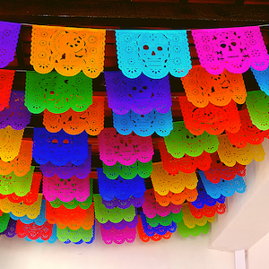 Papel Picado Grande de colores, auntentico papel hecho en Mexico, paquete de 5 tiras para decorar tus fiestas de Dia de Muertos, Halloween