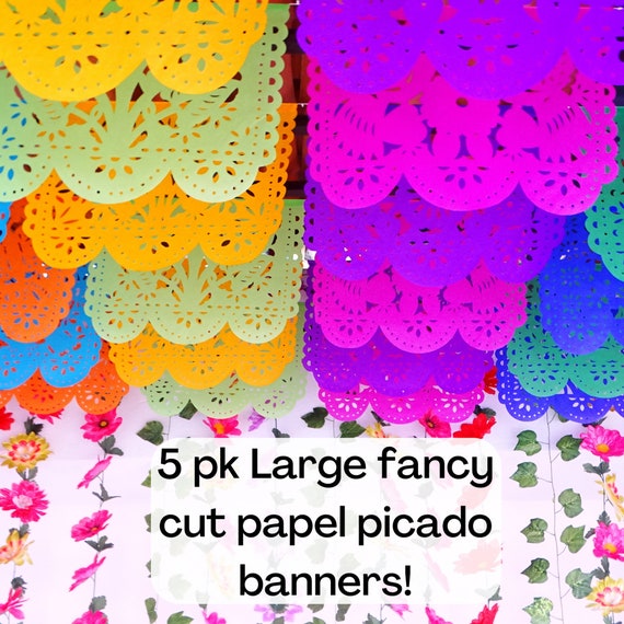 mexicano decorativo papel picado guirnalda con adornos y corazon
