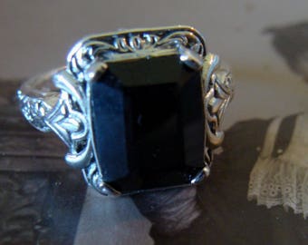 Charming Sterling  & Black Onyx  Ring Size 6