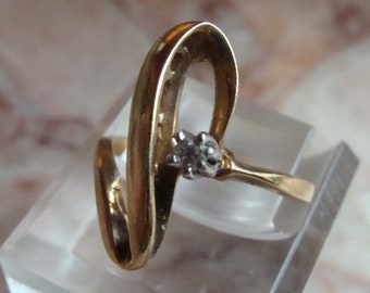 Vintage 10k yellow gold  Diamond Abstract  Ring size 6.5