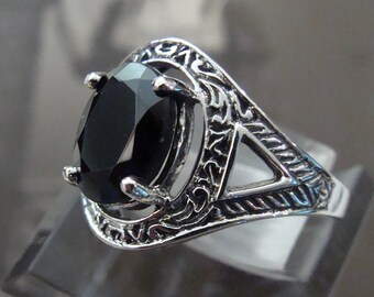 Lovely Sterling Silver Black Onyx  Ring Size 8 Antique design