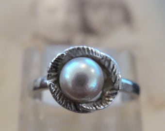 Natural Pearl Sterling Silver Flower Ring Size 7.75 Sweet Dainty