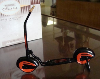 Hallmark Kiddie Car Classics 1939 Garton Batwing SCOOTER-1997 -Sidewalk Cruiser NOS