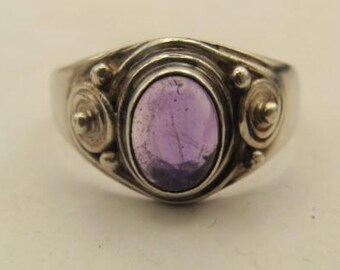 Vtg Sterling genuine Amethyst Cabochon Ring in Bali Style  Size 7 3/4