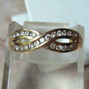 Vintage 10k yellow gold Diamond Crossover Design Ring  size 8.5